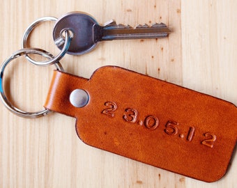 Personalized Special Date Leather Keychain, Significant Date Couples Keychain, Leather Anniversary Gift, His and Hers Keyring, Romantic Gift
