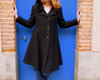 Vintage black coat,long coat, faux-fur collar, Size 40
