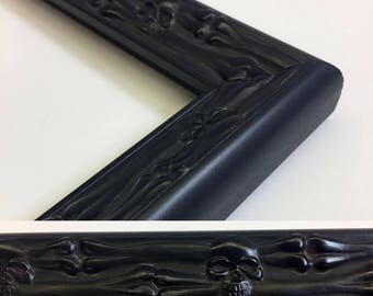 Skull & Bones Picture Frame, Black Skull Frame, 3x5, 4x6, 5x7, 8x10, 11x14, 16x20, Jolly Roger Frame + Custom Sizes, Halloween Picture Frame