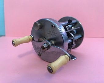 Vintage South Bend Fishing Reel No. 300 Model D anti-back lash. #715