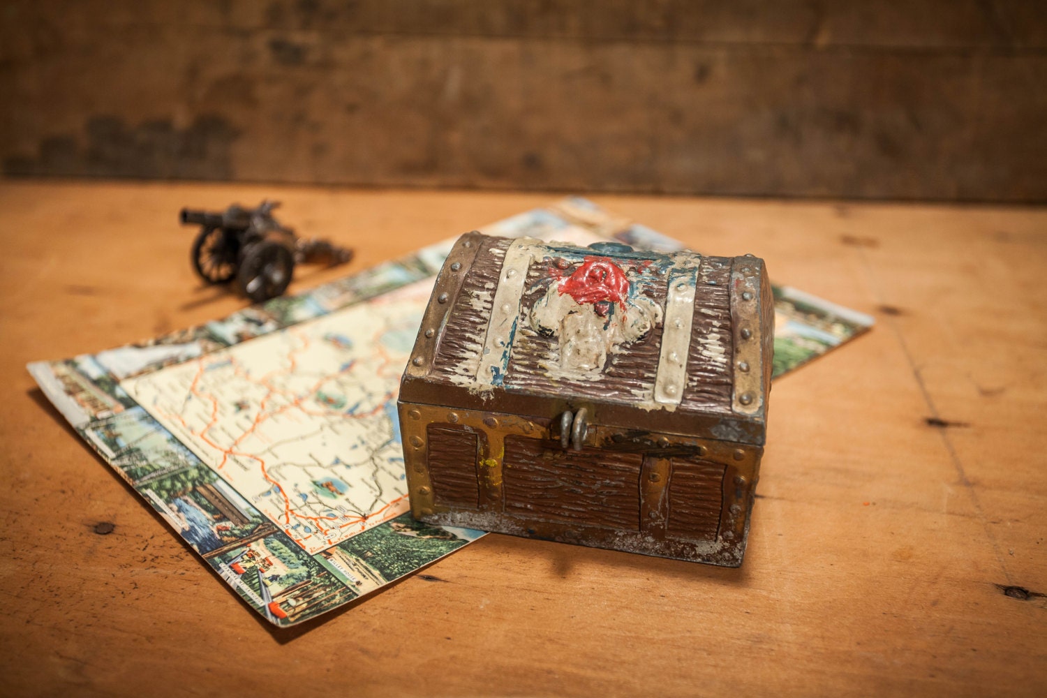 vintage-cast-metal-treasure-chest-bank-toy-bank-pirate-treasury-chest