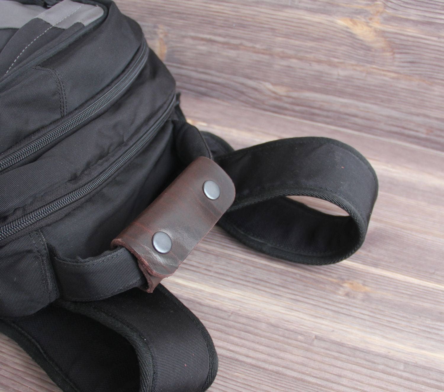 bags that fit on luggage handle