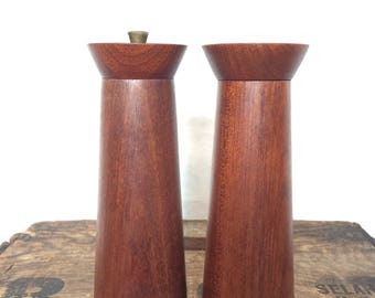 Vintage Gerantito Tre Spade Mid Century Wood Pepper Mill and Salt Shaker Set