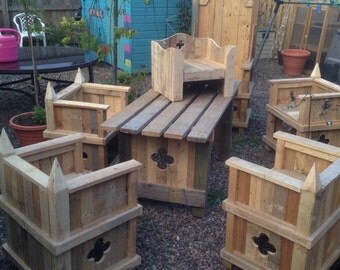 Throne-style garden furniture set