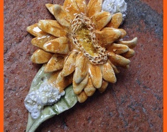 Collana in ceramica, con fiore Gerbera e Velo da sposa/ Clay necklace, with Gerbera and bridal veil flower