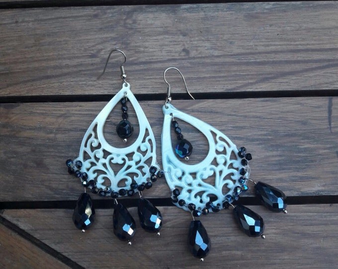 Mother of pearl earrings with Blue drops