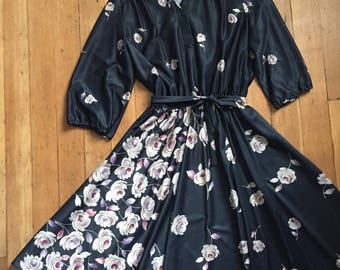 vintage 1970's dress // 70s floral dress with belt