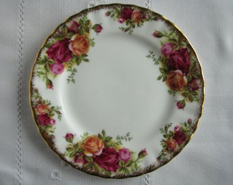 Royal Albert plate Old country roses plate Royal Albert saucer Replacement plate Replacement saucer Bread butter plate Serving plate Decor