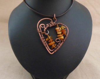 Pendant with amber