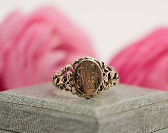 Antique 10K Gold Signet Ring- size 7.25