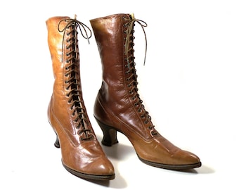 Antique Edwardian Era Ladies Lace up Boots with Louis Heel // The Glove Boot Melba Fitting // Brown Leather Boots // Antique Shoes
