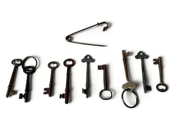 Antique Skeleton Keys, 9 Vintage Steel Skeleton Keys, Generous Lot Various Sized Old Keys