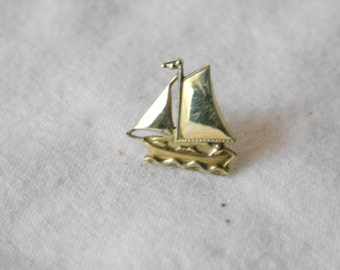 Vintage Gold Plate Sailboat Pin or Earring Finding DR1