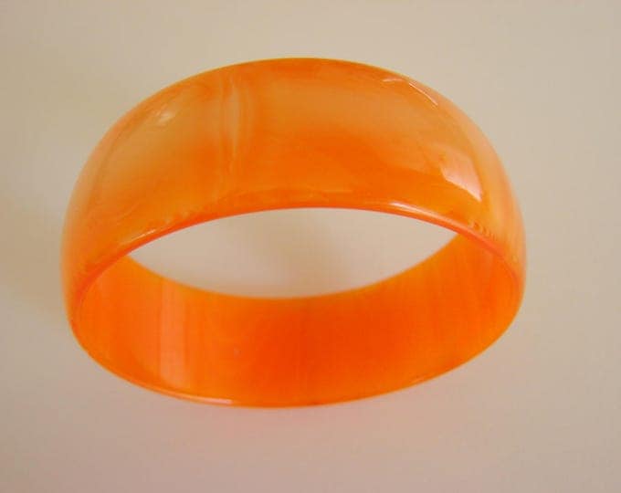 Vintage Marbled Peach to Orange Variegated Semi Transparent Lucite Bangle Bracelet