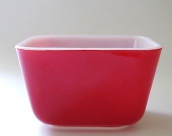 Vintage Pyrex Red Refrigerator Dish #501 No Lid Nice Condition