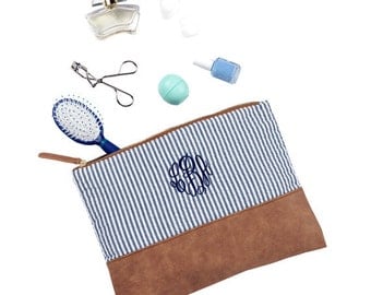 Makeup Bags, Navy Seersucker, Monogrammed Makeup Bag, Personalized Cosmetic Bag, Cosmetic Pouches, Bridesmaids Gifts, Shower Gifts, Weddings