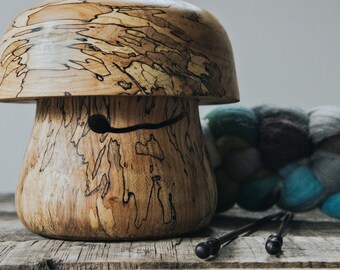 Wooden Yarn Bowl with top, Gift for her, Custom Yarn Bowl, Personalized Yarn Bowl, Wood Yarn Bowl, Wood Knitting Bowl