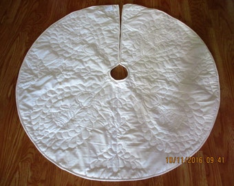 Traditional Hand Quilted Christmas Tree Skirt 42 inches across with bells for 2017
