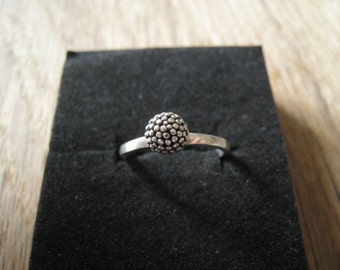 Sterling Silver Dotted Ball Ring sIZE 8 (59)