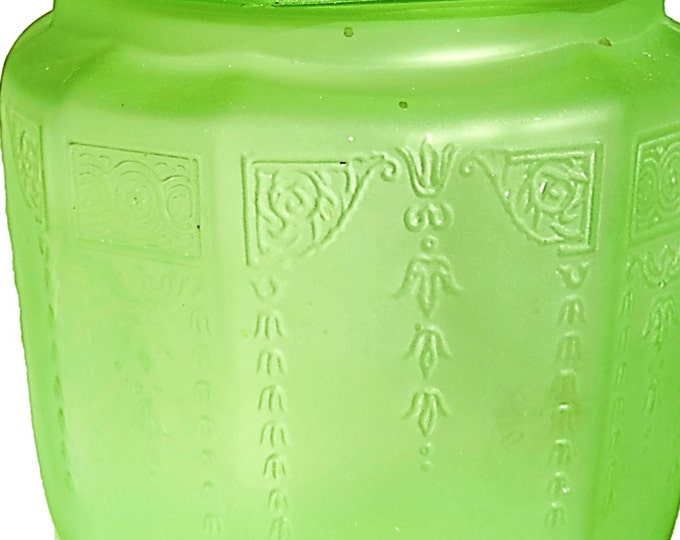 Green Depression Glass Cookie Jar / Anchor Hocking glass in the Cameo Green / Uranium Depression Glass / Black Light Glow / Lime Green Mom