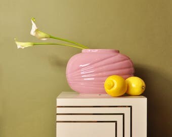 Glossy Pink Vase, 80s Ceramic Vase, Short Oblong Vase, 80s Modern Ceramic, Ribbed 80s Modern Mauve Vase, Vintage 1980s Vase, 80s Home Decor