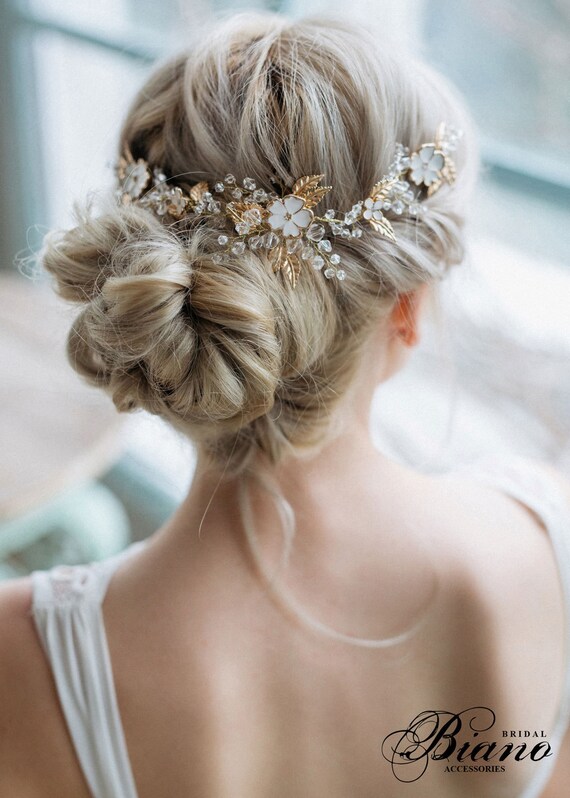 Bridal Hair Comb, Bridal headpiece, Flowers Hair Comb, Wedding Hair Accessories, Wedding Hairpiece, Bohemian headpiece Bridal Hair Comb, Bridal headpiece, Flowers Hair Comb, Wedding Hair Accessories, Wedding Hairpiece, Bohemian headpiece Bridal Hair Comb, Bridal headpiece, Flowers Hair Comb, Wedding Hair Accessories, Wedding Hairpiece, Bohemian headpiece Bridal Hair Comb, Bridal headpiece, Flowers Hair Comb, Wedding Hair Accessories, Wedding Hairpiece, Bohemian headpiece Bridal Hair Comb, Bridal headpiece, Flowers Hair Comb, Wedding Hair Accessories, Wedding Hairpiece, Bohemian headpiece 🔎zoom Item details 4.5 out of 5 stars. (56) reviews Shipping & Policies A charming hair comb is majestic with a touch of nostalgic glamour. Designed to gracefully frame bridal upstyles, this striking piece will captivate and delight. A unique hair wreath that is both natural and gorgeous and perfectly wraps around any hairstyle. Collor: Gold leaves and white flowers Material: crystals, metal leaves, enamel flowers Ready to ship in 2 weeks. The piece measures approximately: 23cm (9 inches) This item comes in a box with Biano logo. Before purchasing please read my Shop Policies and Shipping Information (shipping terms, conditions) : https://www.etsy.com/shop/Bianoco/policy?ref=shopinfo_policies_leftnav For any questions please contact i'll be very happy to help you! Thank you for visiting my shop. Meet the owner of BianoAccessories Learn more about the shop and process Katerina Bridal Hair Comb, Bridal headpiece, Flowers Hair Comb, Wedding Hair Accessories, Wedding Hairpiece, Bohemian headpiece