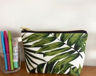 Green Tropical Zipper Pouch, Palm Leaf Makeup Bag, Tropical Purse Organizer, Green Zipper Pouch, Cosmetic Bag, Bridesmaid Gifts