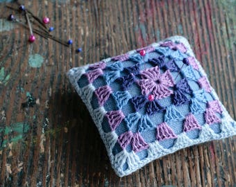 Linen pincushion - crochet motif
