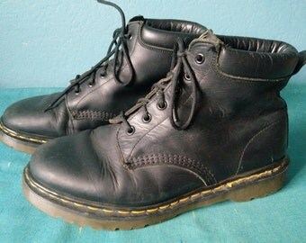 Vintage men's Dr. Martens 6 hole cap toe boots black size mens 9 Made in England