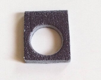 Ring KUBE gunmetal grey leather