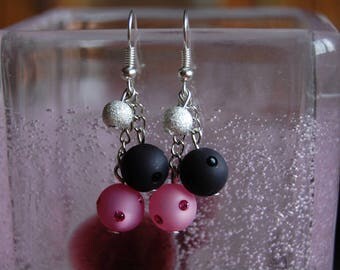 polaris 8mm raspberry and black earrings
