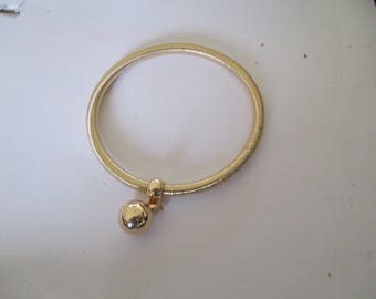 Fancy gold tone and pearl bracelet