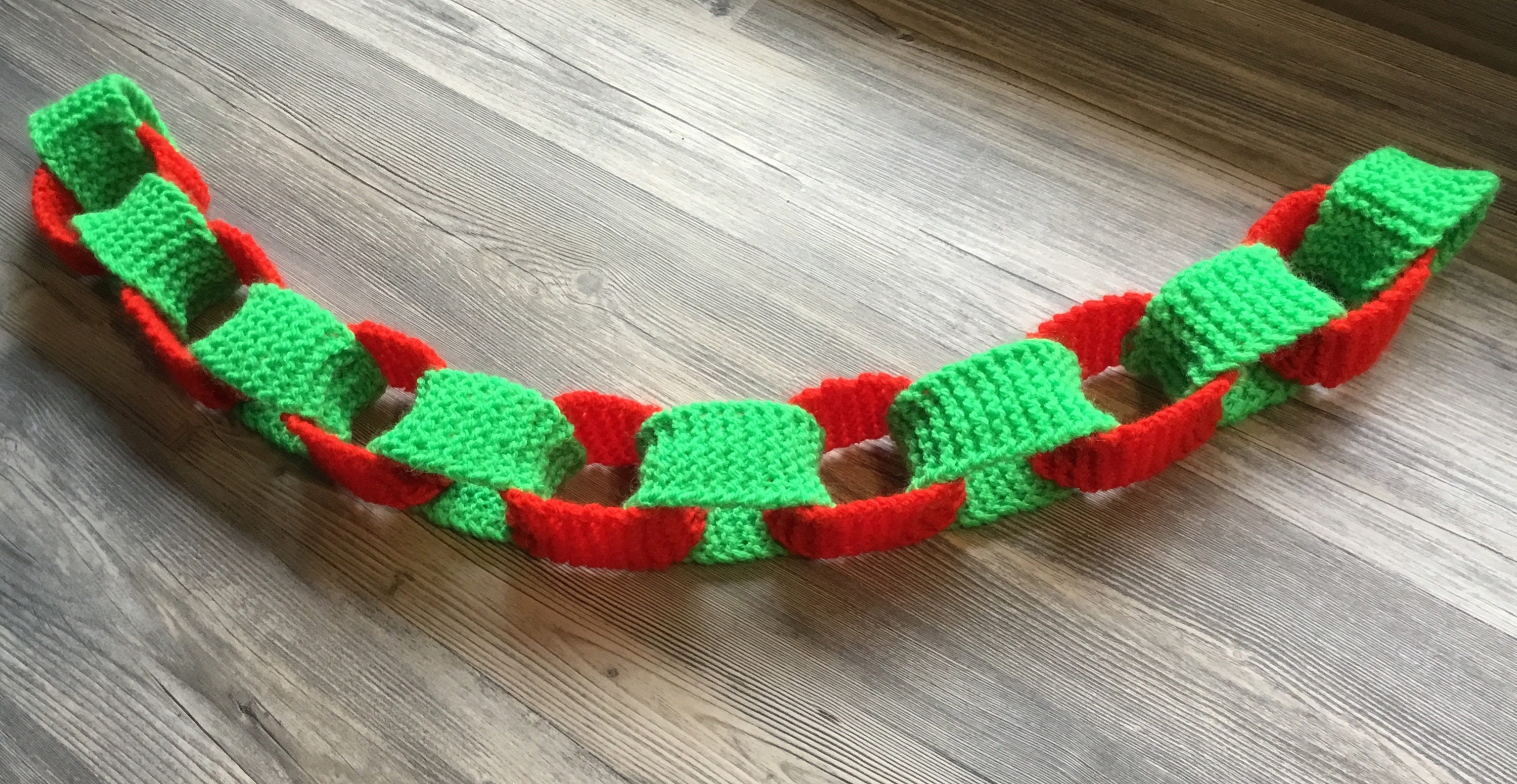 Christmas knitted paperchain garland