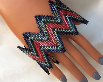 red and turquoise, zig zag bracelet,perles japonaises,geometric jewelry,Beaded bracelet,Triangle bracelet,Handmade jewelry,Geometric pattern