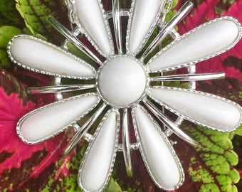 Vintage daisy silver necklace, statement necklace, white daisy pendant, large flower pendant, necklaces for women
