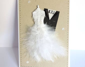 carte félicitations mariage, romantique, robe de mariée, plumes et dentelle. Fait main