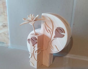 Decoration: Solifore wood with its flower