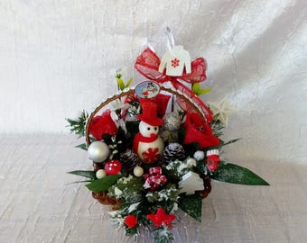 Table centerpiece or to offer floral for the holiday season