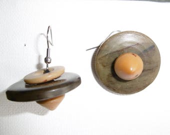 Seamstress earrings in natural tones of Browns