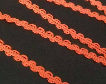1 meter of SERPENTINE 8 mm wide red RICKRACK trim