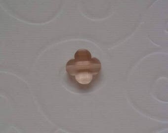Champagne faceted clover glass beads