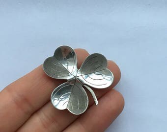 1960's vintage Sterling Silver shamrock clover leaf brooch retro