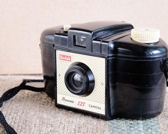 Fun With Film Vintage Kodak Brownie (Startlet in USA) suitable for conversion to Lomo type 35mm film photography c. 1954