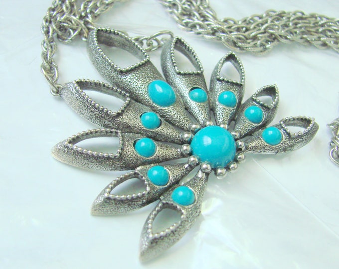 Vintage Faux Turquoise Squash Blossom Necklace / Southwestern Style / Pendant Necklace / Jewelry / Jewellery
