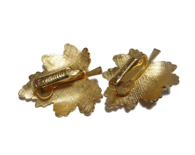 FREE SHIPPING Sarah Coventry earrings, 1960s whispering leaf collection, gold veined maple leaves, faux pearl clip earrings