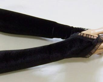 Gothic, Black Velvet, Fingers Arm Warmers,Vampire Gloves, Sleeves for Goth Lolita, Elegant and Comfortable IDEAL for HER