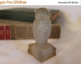 Christmas Sale Degenhart Glass Wise Owl Standing on Books Figurine or Paperweight - Beige Crystal Color