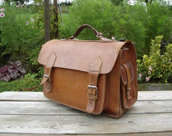 Cartable cuir. Leather satchel. Sac d'école en cuir. Leather bag. Vintage. France