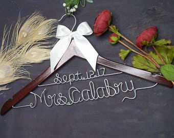 Personalized Wedding Hanger with Date, Double Line Bridal Hanger Custom Wire Bride Bridesmaid Name Wedding Dress Hanger, Wedding Shower Gift