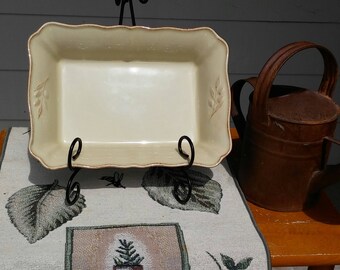 Arenito Portugal serving dish Oven-to-Table, Freezer, Oven, Microwave and Dishwasher safe - pale yellow beige 10" x 7” x 2.5” rectangular